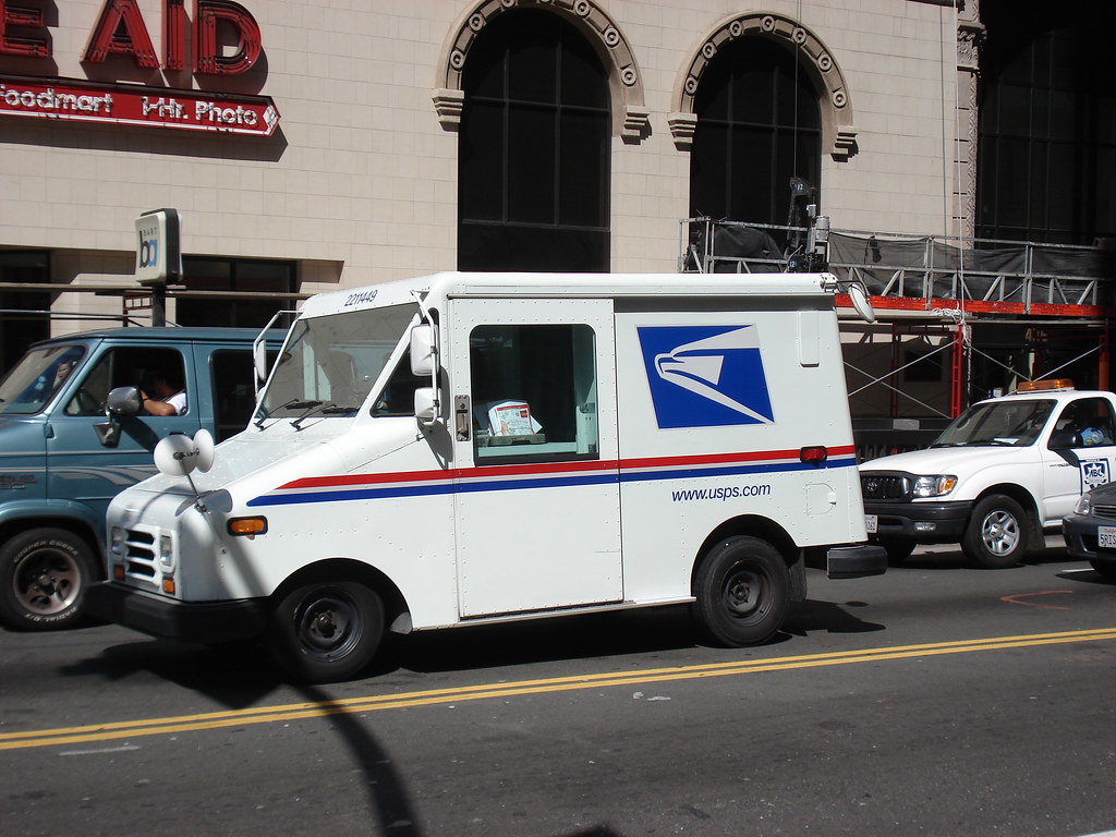 DSC01420 US Postal Service Grumman LLV van Ian Fuller Flickr