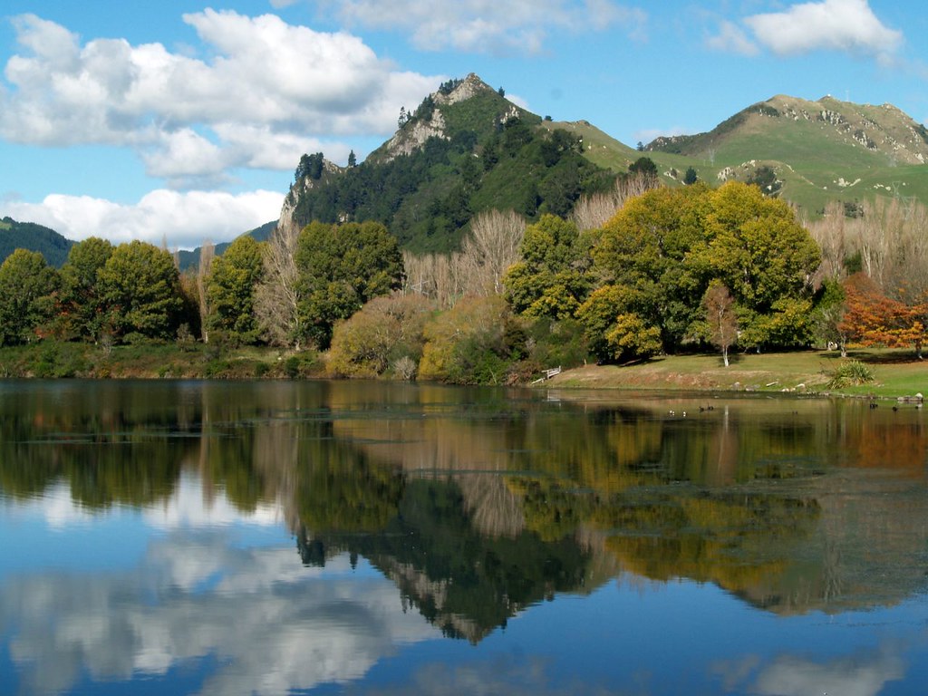 Whakamaru Accord Lake Whakamaru in Waikato province, New Z… Flickr
