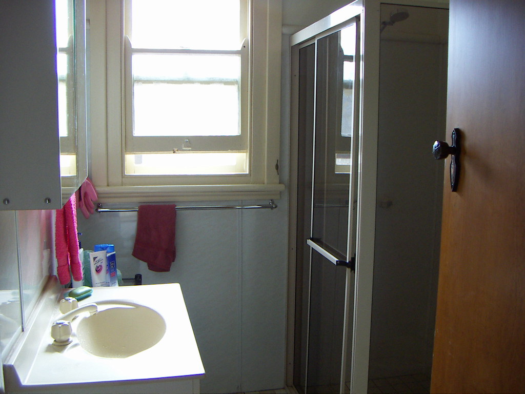House 04 Cleanest bathroom ever! Iccia!!! Flickr