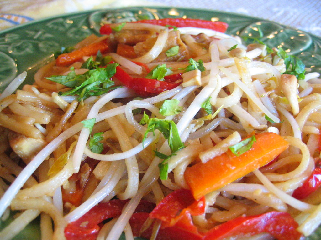 pad_thai Pad Thai (bean threads, carrot, red bell pepper, … Flickr
