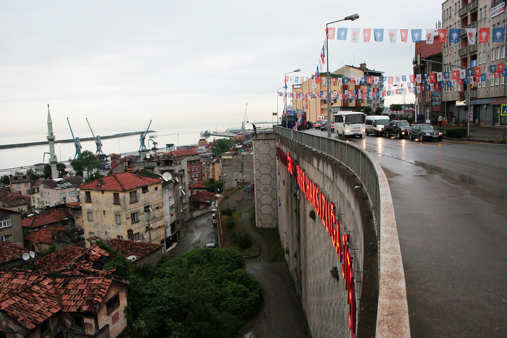 Song Lyrics on the Wall Aşık olan doğru söyler, haksızlığa… Flickr