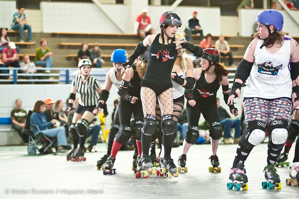 Pioneer_Valley_Roller_Derby_vs_Worcester_Roller_Derby_240_… Flickr