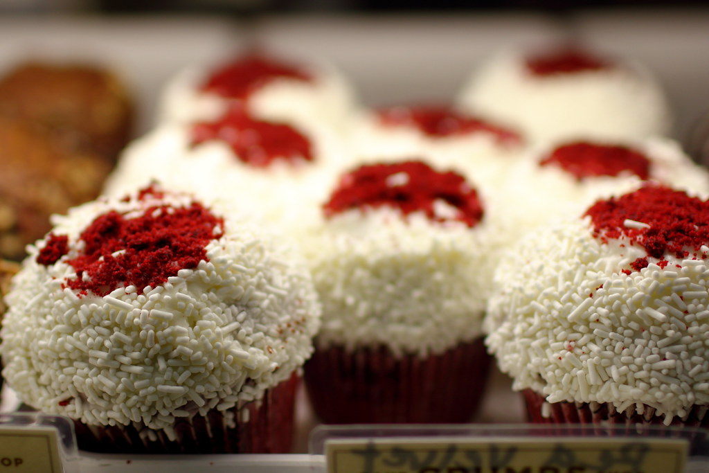 Crumbs Cupcakes Red velvet cupcakes at Crumbs Bakery, 604 … Flickr