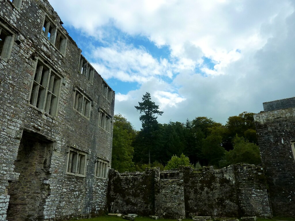 Berry Pomeroy Castle Berry Pomeroy Castle consists of a Tu… Flickr