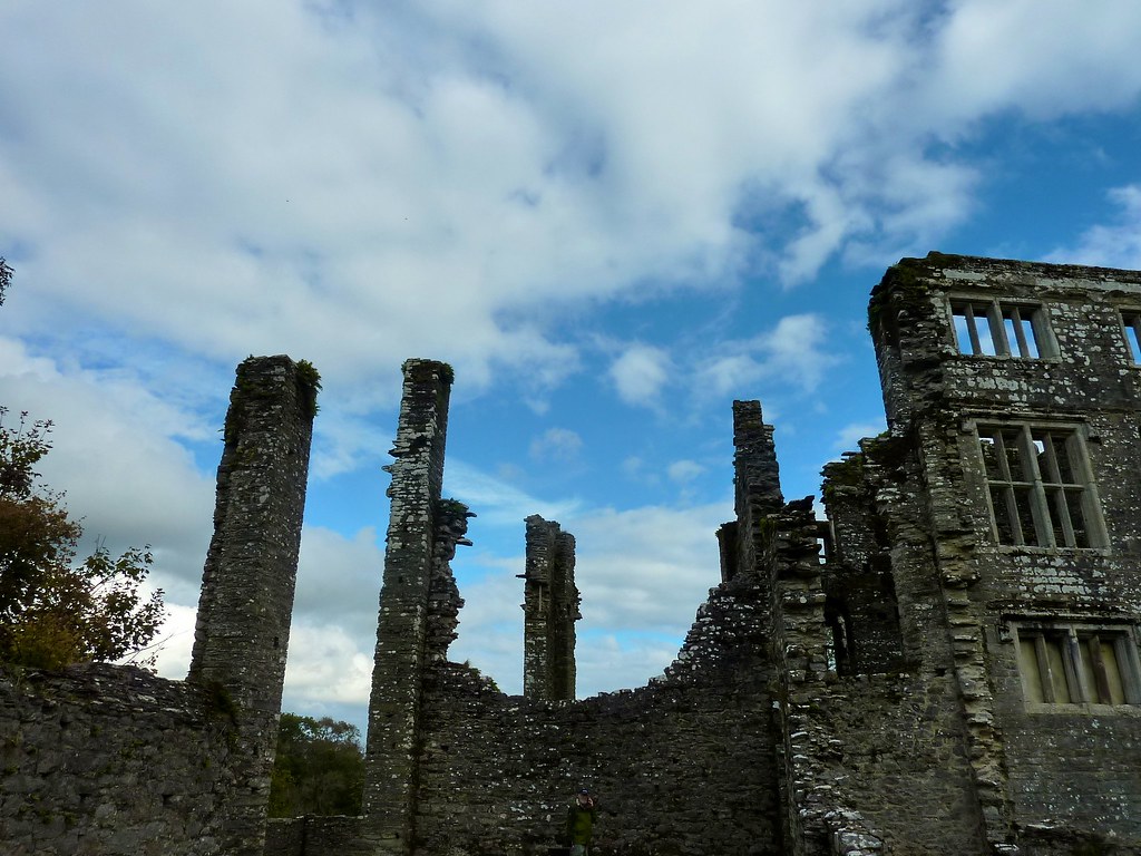 Berry Pomeroy Castle Berry Pomeroy Castle consists of a Tu… Flickr