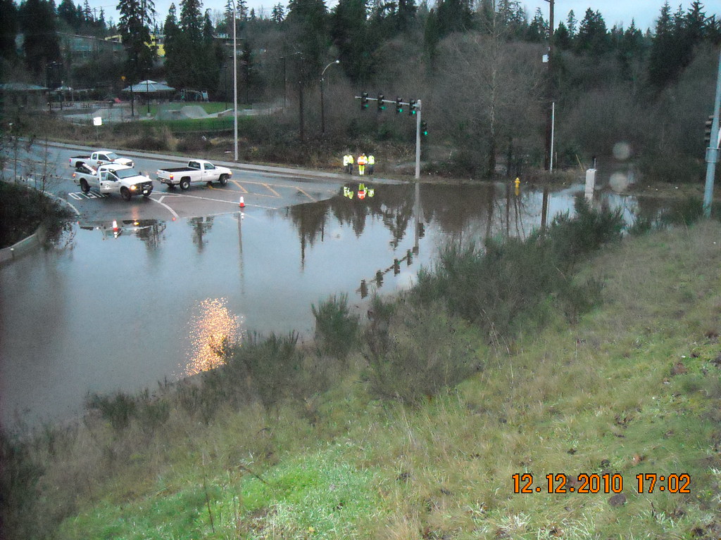 Flooding SR 522 in Woodinville Floodwaters cover SR 522 … Flickr