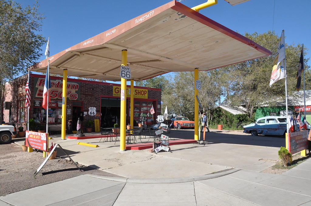 USA Südwest 2010 Seligman, AZ, old Gas Station on Route 66… Ron S