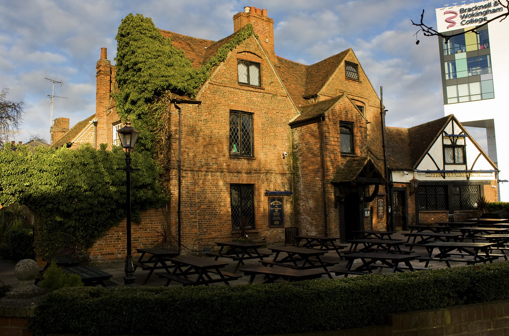 Bracknell Old Manor House Old Manor House pub in Bracknell… Flickr