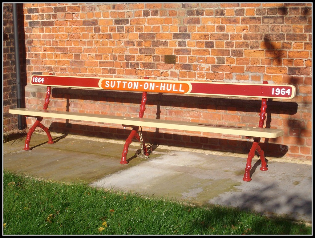 " Railway Bench " Preserved Platform Bench from the Hull t… Flickr