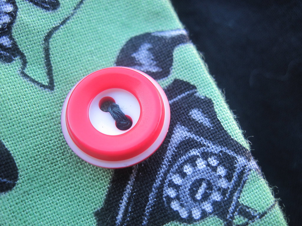 Vintage Buttons I buy jars or cards of old buttons when I … Flickr