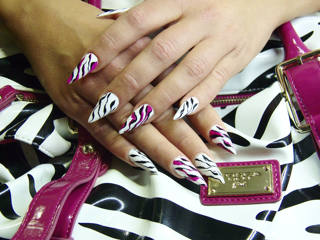 Pink Zebra (műköröm / artificial acrylic nails) a photo on Flickriver