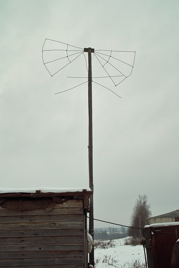 SDIM0977_2 Improvised BowTie TV Antenna Near village Kuzn… Flickr