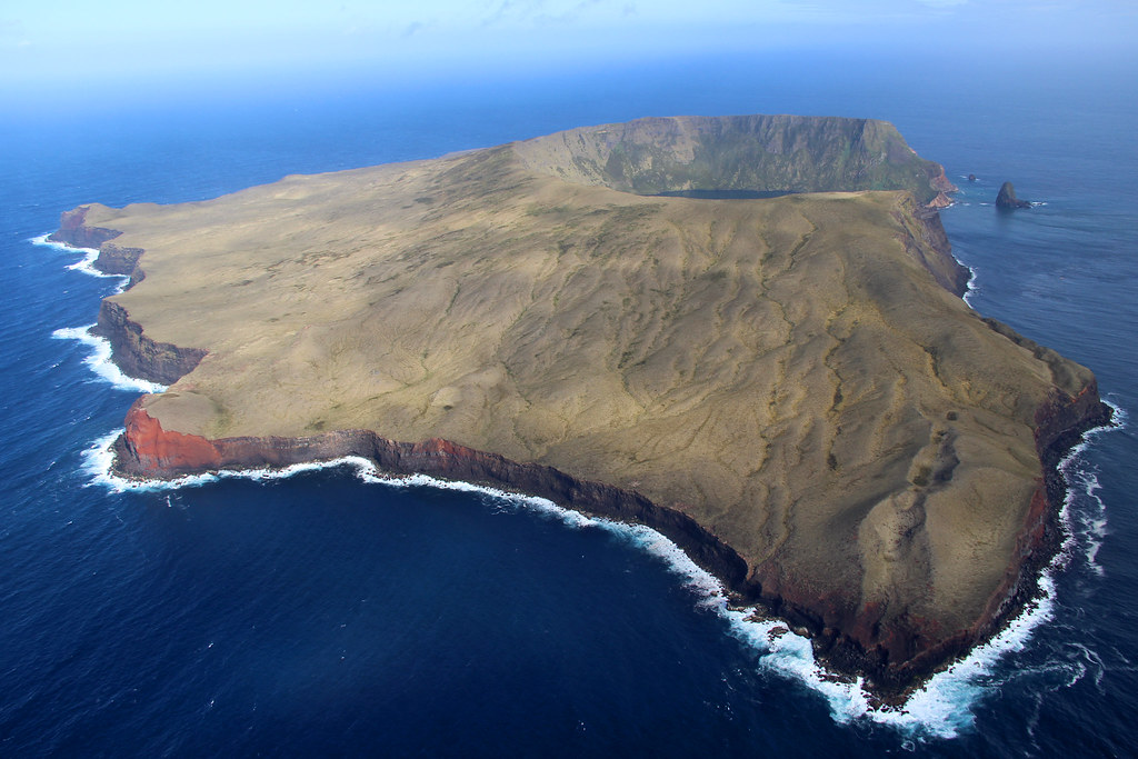 L'île SaintPaul © Nelly GRAVIER TAAF Communication TAAF Flickr