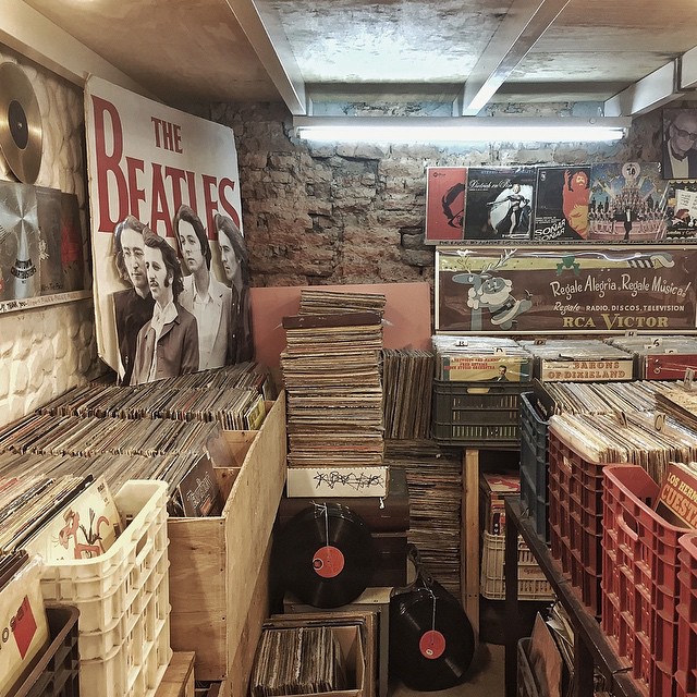 One of the antique shops that sell old records. San Telm… Flickr