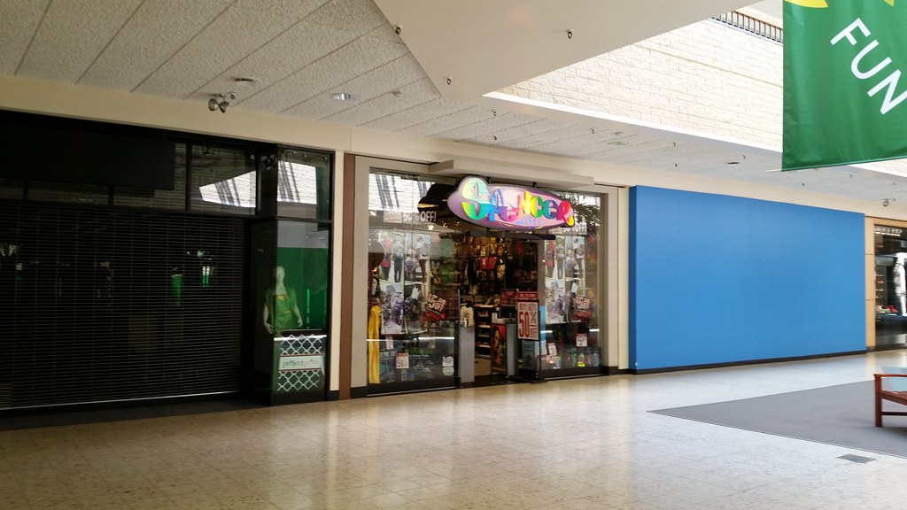 Spencer Gifts is Still Open Built in 1979 on a 200 fthigh… Flickr