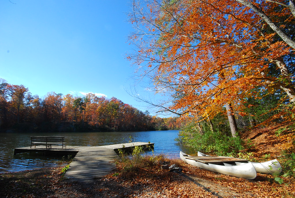 Lake Matoaka framed in fall colors WMinAutumn Photo by Su… Flickr