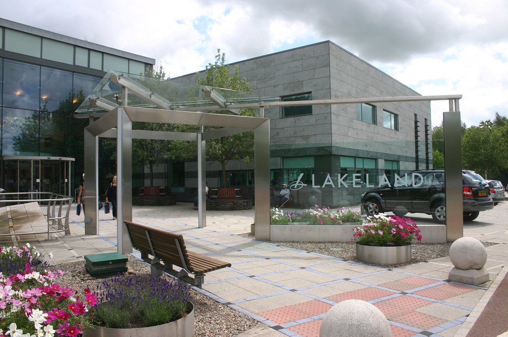 Lakeland Plastics, Windermere //starkravenmad Flickr