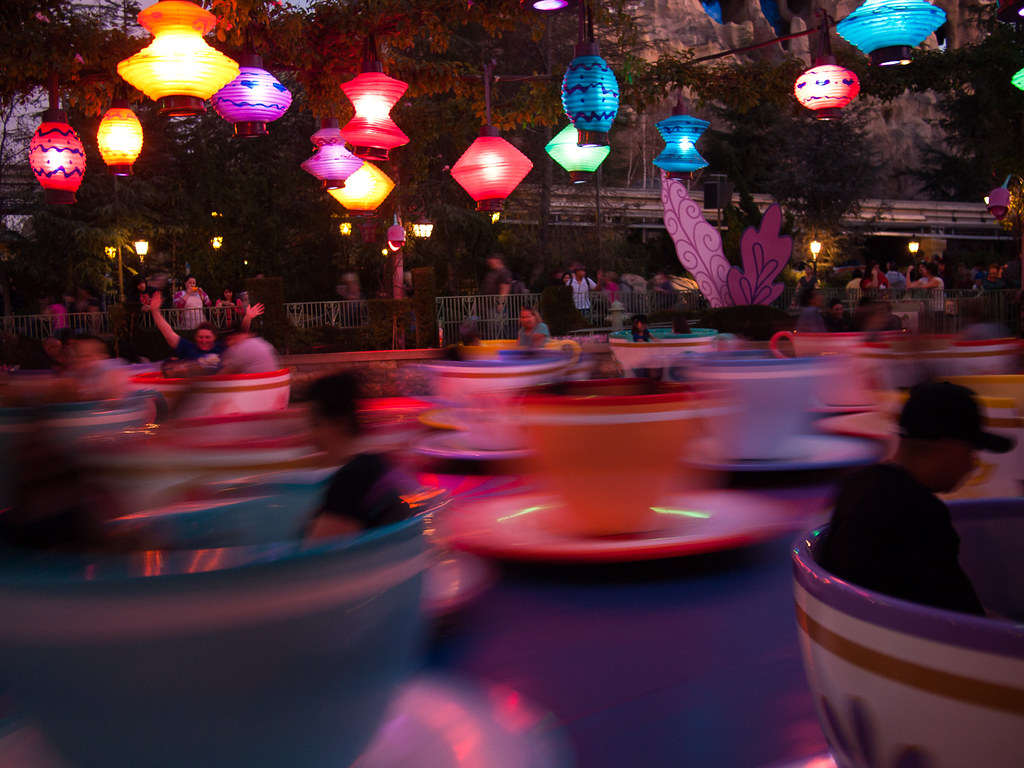 Spinning Tea Cups Disneyland, Anaheim CA Chris Campbell Flickr