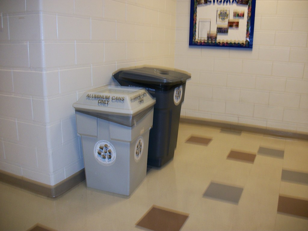 Aluminum Can and Plastic Bottle Recycling Bins in the Foy … Flickr