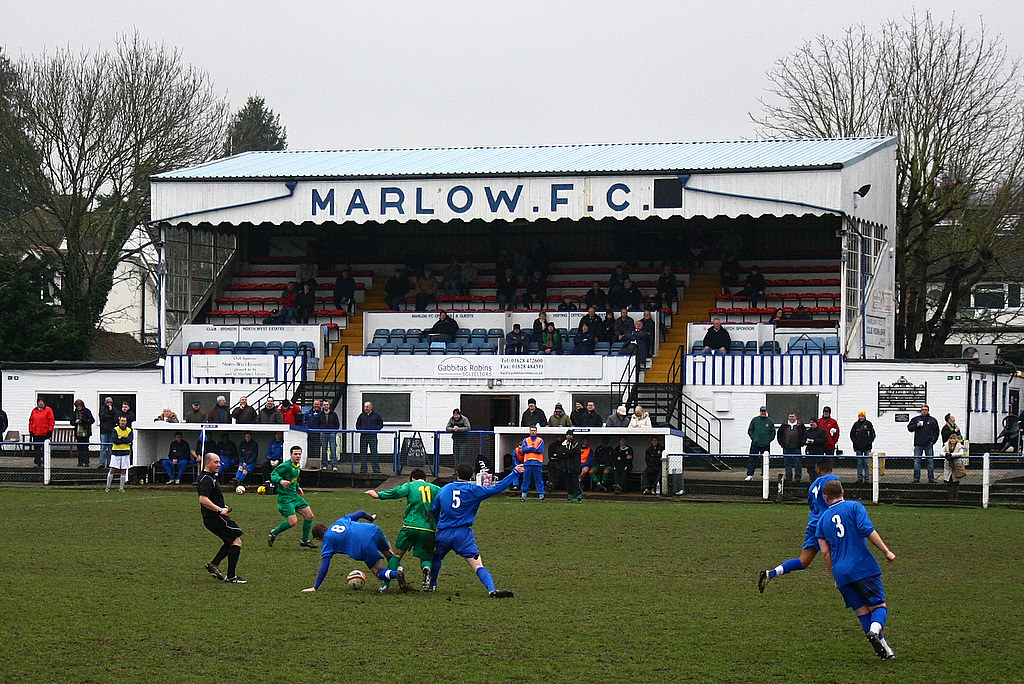 Marlow FC Marlow and Hitchin battle in front of the fabulo… Flickr
