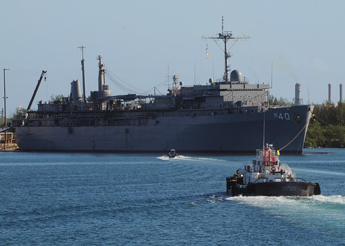 USS Frank Cable (AS 40) 110302NQY759015 POLARIS POINT, … Flickr