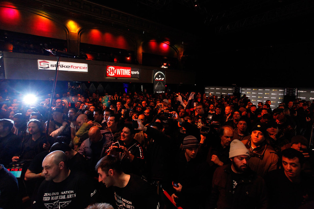 Roseland Ballroom crowd Photo by Esther Lin/STRIKEFORCE Flickr