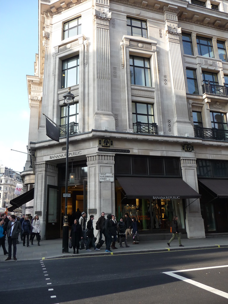 Banana Republic on the corner P1420457 Taking a walk aroun… Flickr