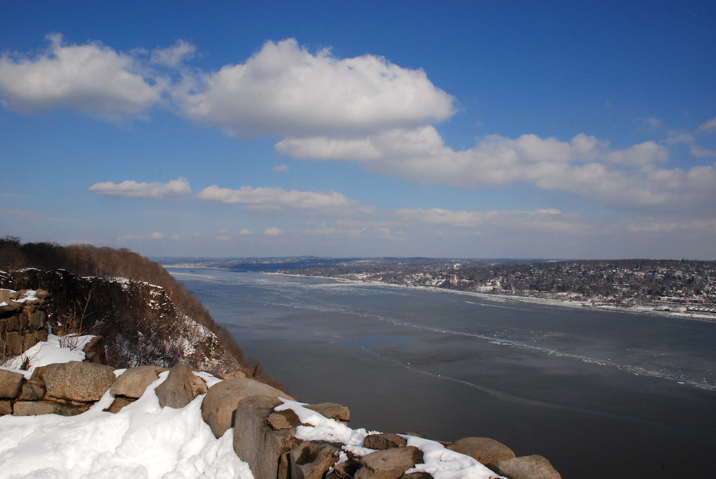 View up the Hudson, from the State Line Lookout, NJ Flickr