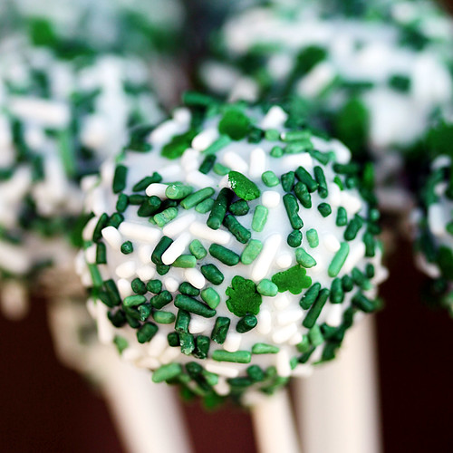 green cake pops for st pattys day Green velvet cake pops a… Flickr