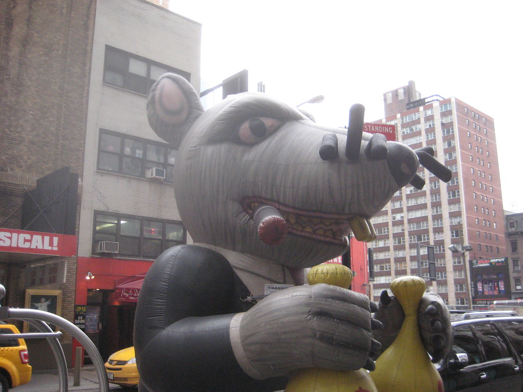 Strike Rat 3918 Giant Money Bags Strike Balloon Rat with C… Flickr