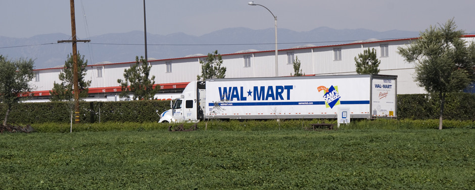 MCS 135 Mira Loma Walmart truck infront of Costco buildin… Flickr