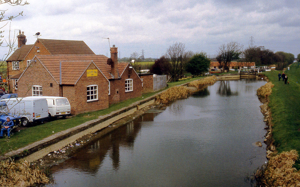 lincs grantham canal at woolsthorpe by belvoir 99 JL Flickr
