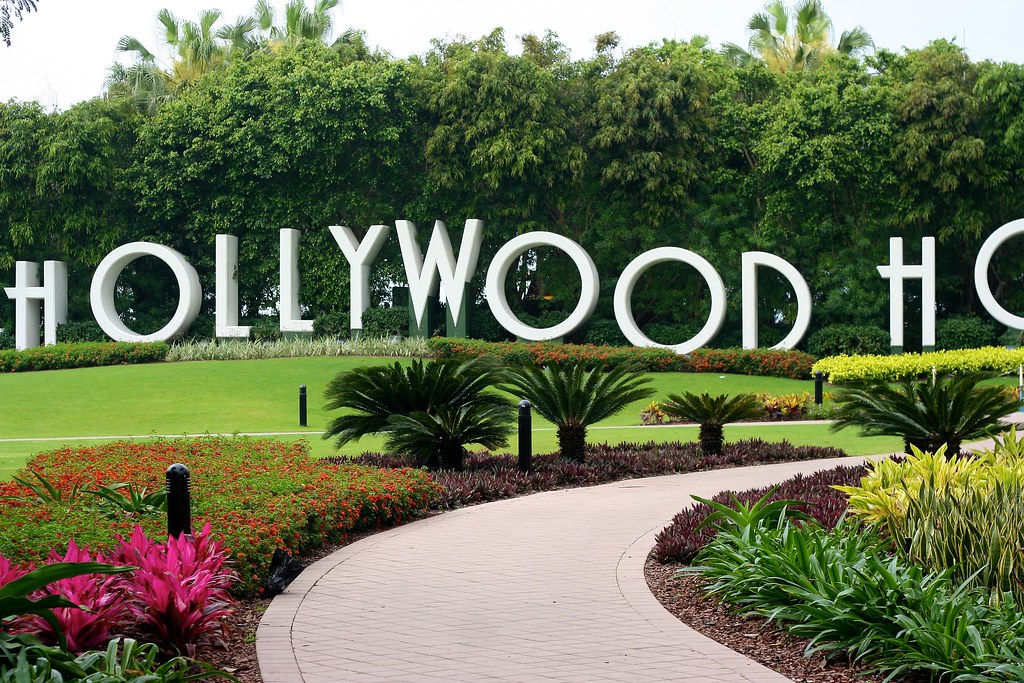 20110415100603 Hong Kong Disneyland Hollywood Hotel s