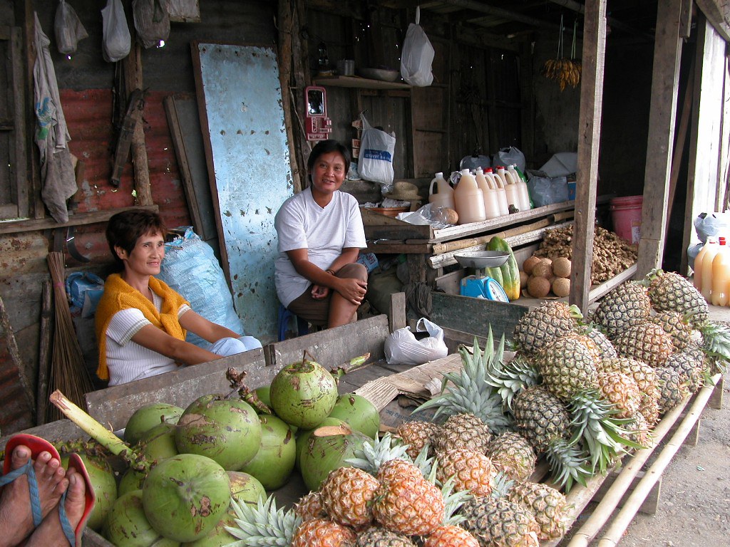 Pineapple Shop at Tagaytay . Don't just "click" pictures; Shoot