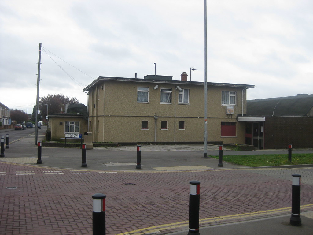 Swindon2011 Date;050411 Location;Moredon Road,Swindon Life of a