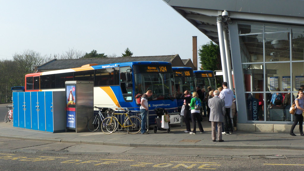St Andrews A busy St Andrews Bus Station with 3 of the 4 E… Flickr