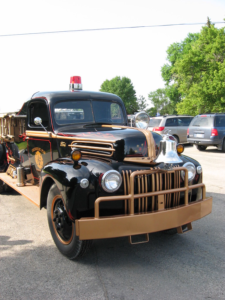 13962 Firehouse Pub Ford Fire Truck Wahpeton, North Dakota… Flickr