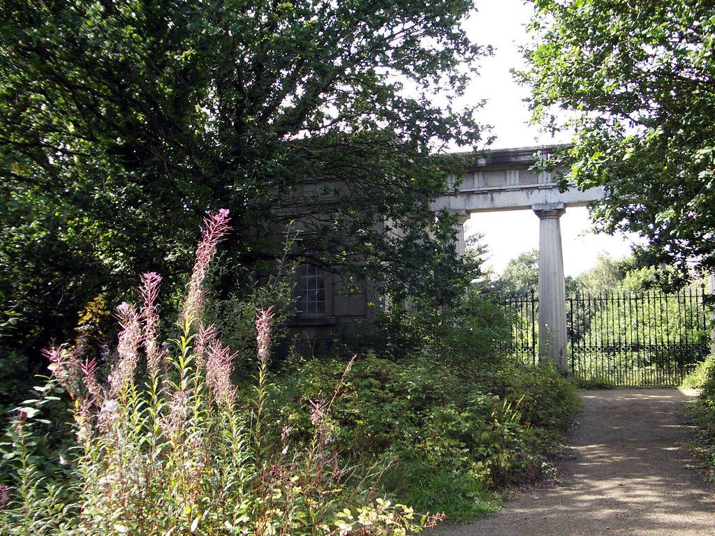 Gatehouse of Stover House, Devon The Stover estate belonge… Flickr