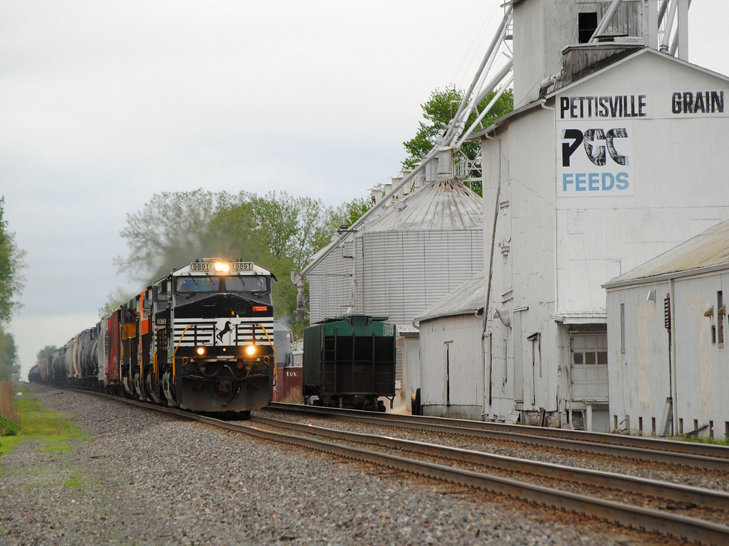 NS_PettisvilleOH_19A_9891_0515141 Westbound 19A passes b… Flickr