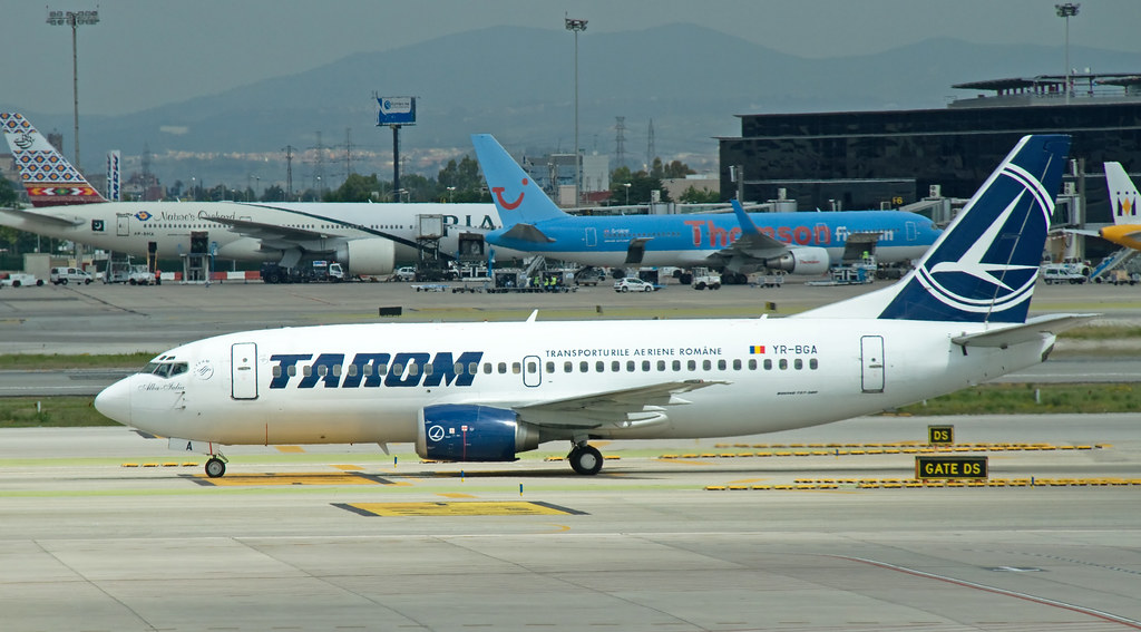 TAROM YRBGA Boeing 737300 Boeing 73738J of Tarom Airlin… Flickr