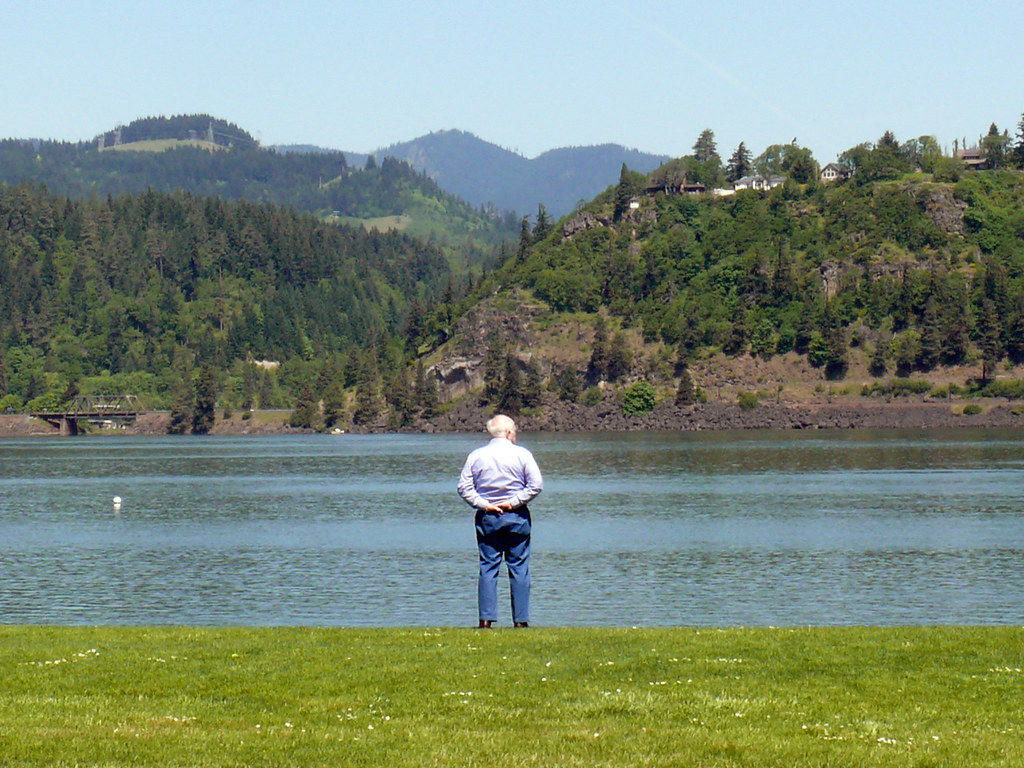 Contemplation Waterfront Park, Hood River, Oregon Glenn Harris Flickr