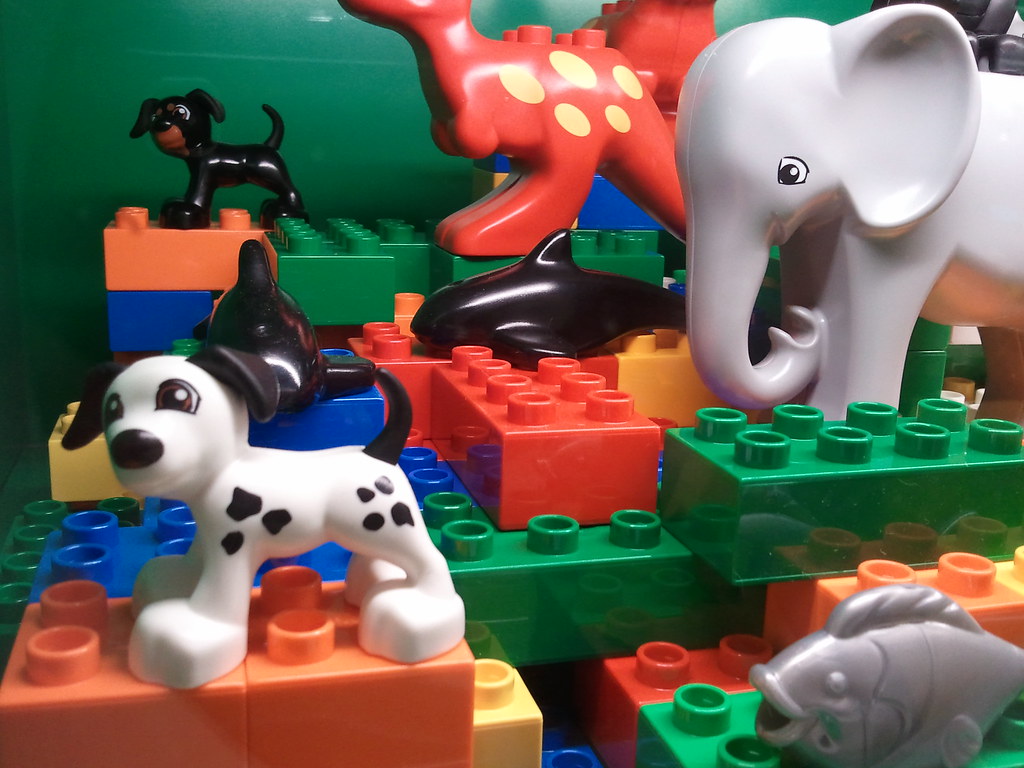 LEGO store diorama More animals Taken at the South Coast … Flickr