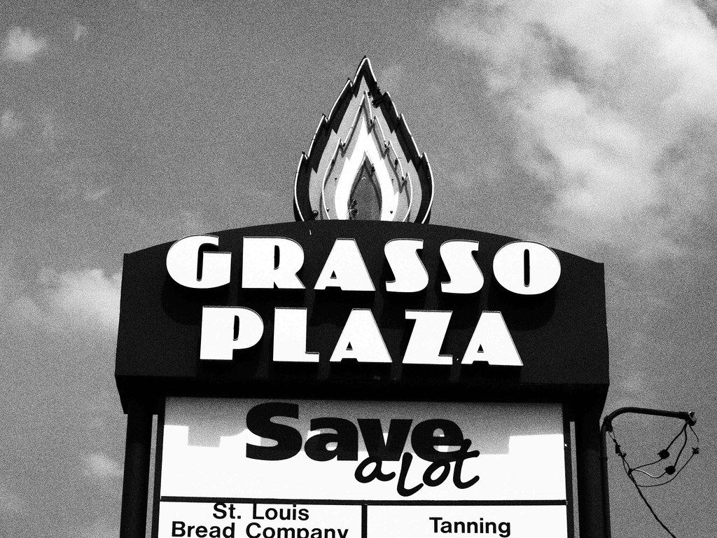 Grasso Plaza Vintage Neon Flame Sign Affton, MO_P6058778… Flickr