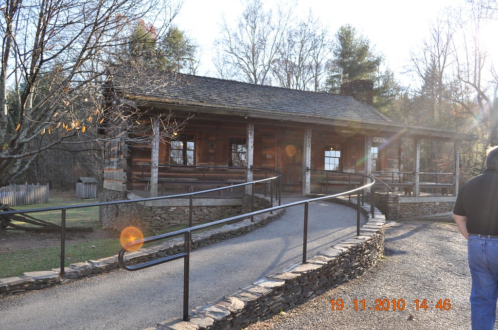 Visitor Center in Cades Cove Visitor Center in Cades Cove Flickr