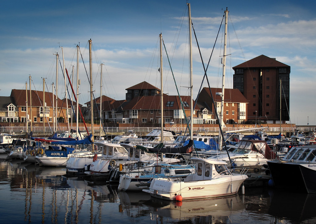 Roker Marina, Sunderland Boats of all shapes and sizes pic… Flickr