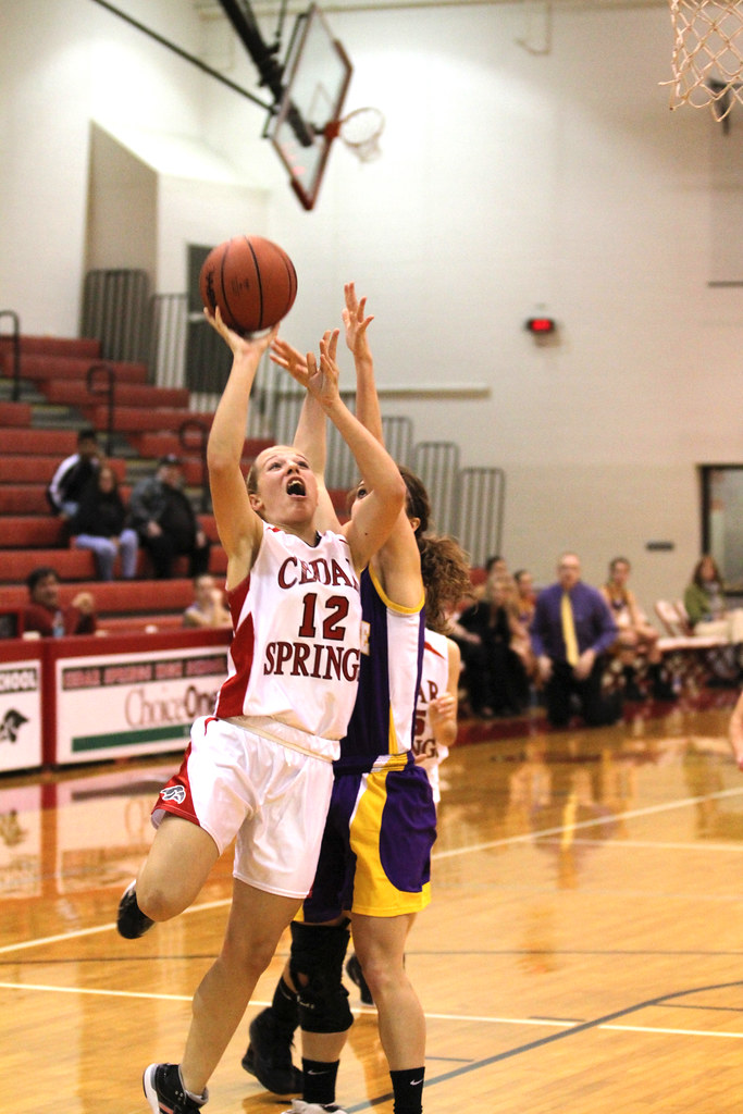 Amber Milligan Amber Milligan taking it in for two points Ron Karger Flickr