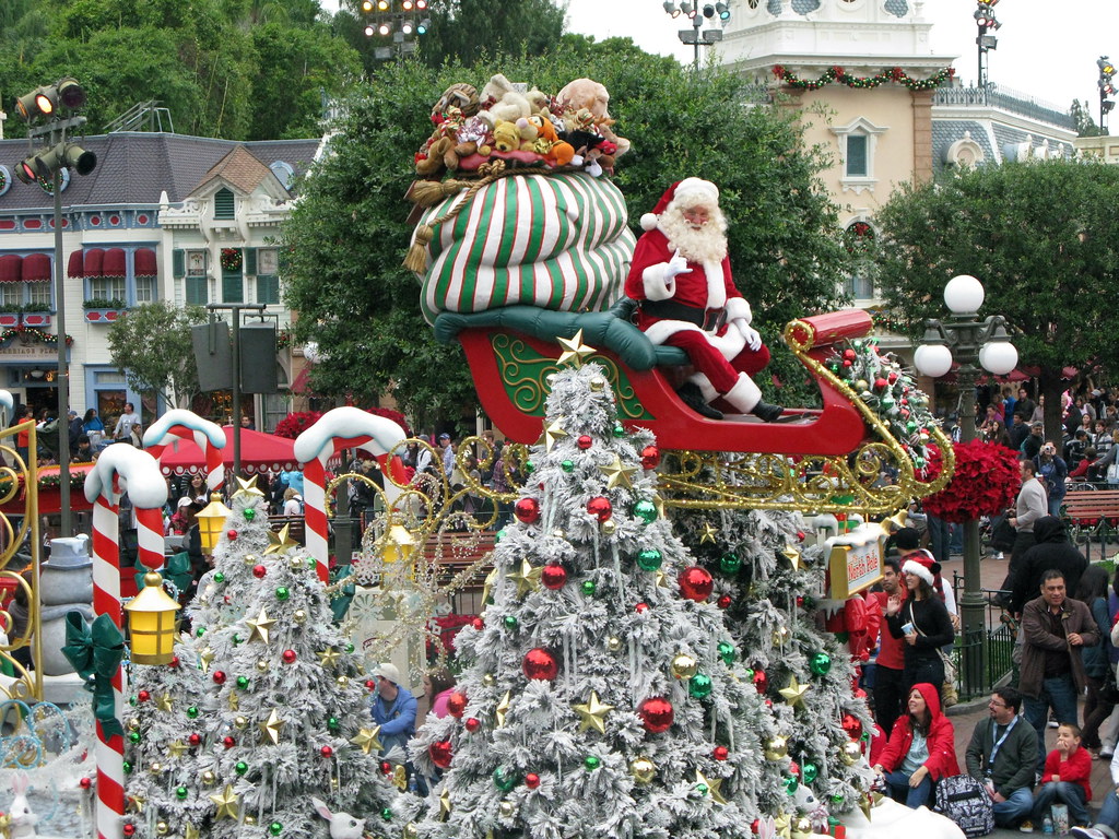 Santa in Disneyland Christmas Parade IMG_0090 Santa Claus … Flickr