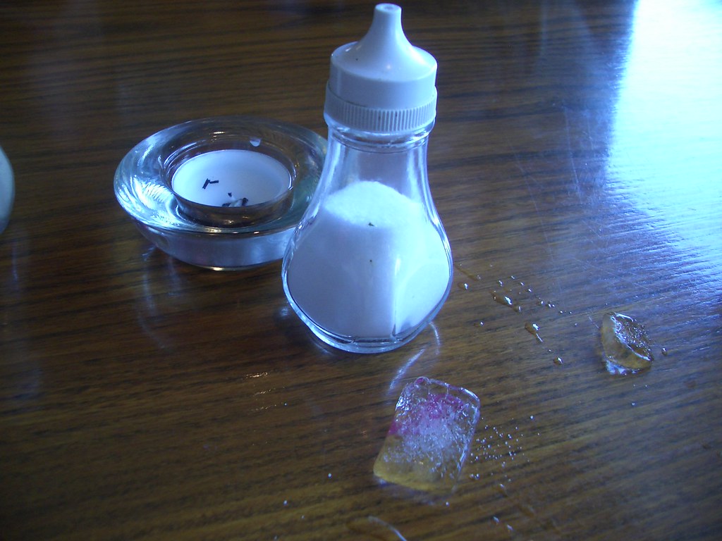 Salt on Ice | Adding a little salt to the ice-cube made a st… | Flickr