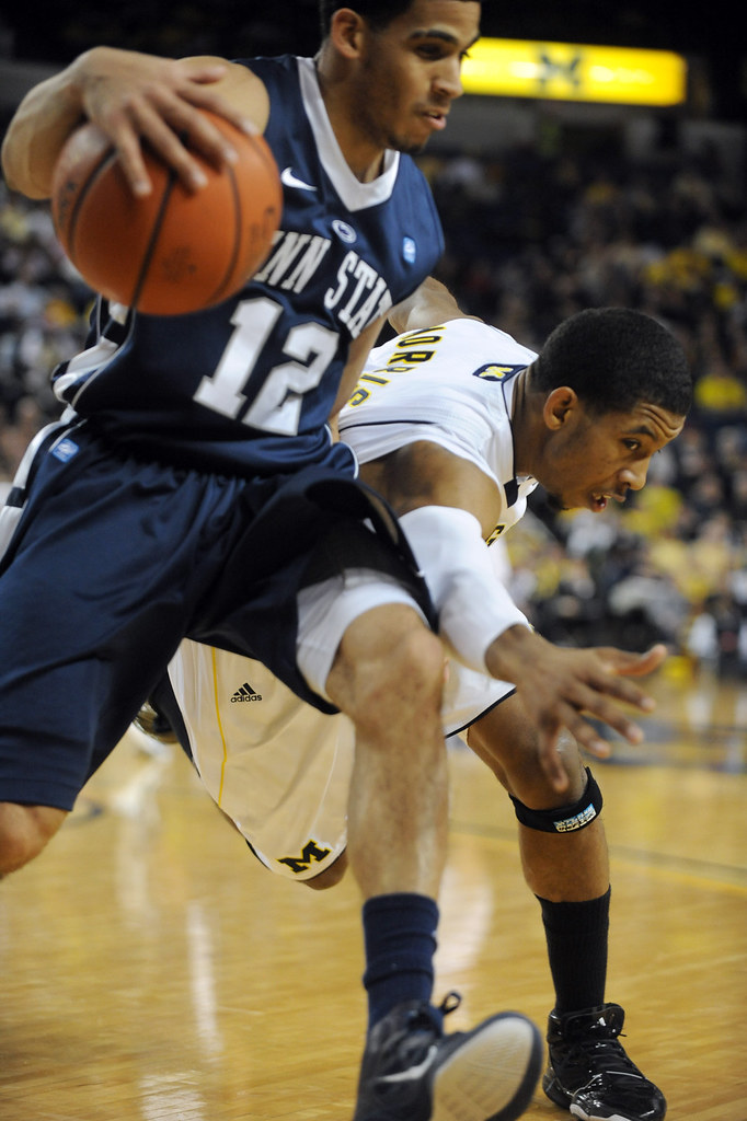 010211_UM V PSU BKC 5 LON Michigan's Darius Morris