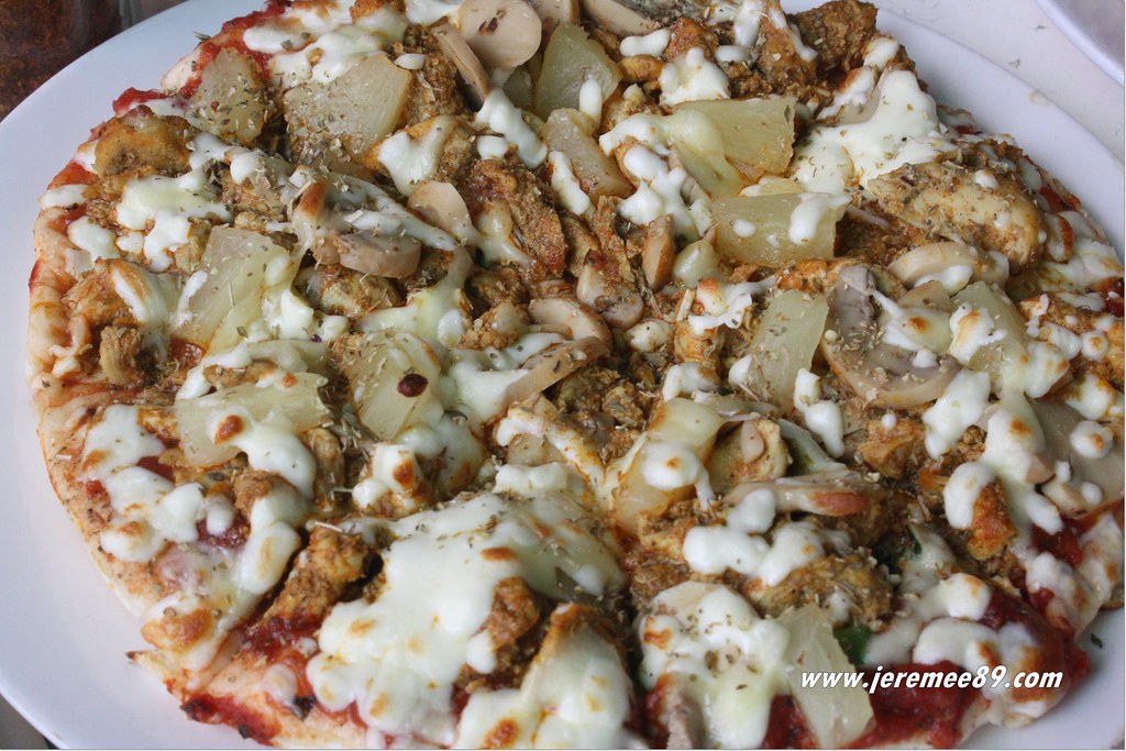 Artisans Pizza Langkawi Masala Chicken Pizza feel free… Flickr
